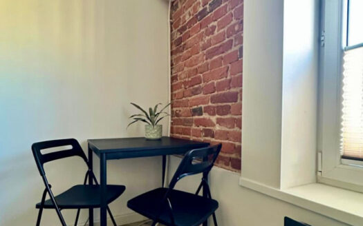 🏢 KAWALERKA 20,91 m² | KAMIENICA | KLIMATYZACJA | CEGŁA | UL. BERLIŃSKIEGO – ŁÓDŹ 🏙️